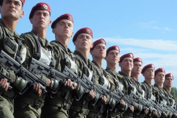 Руководители государства поздравили украинцев с Днем защитника
