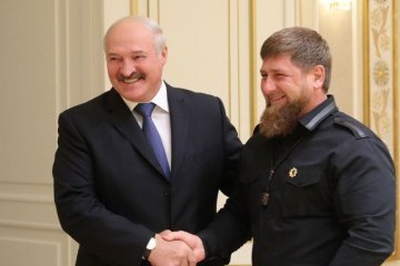 Лукашенко наградил Кадырова орденом