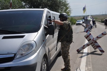 У пунктах пропуску на Донбасі застрягли 165 авто