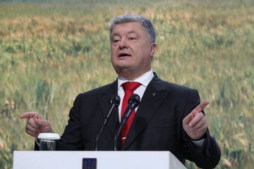 Порошенко просить ветеранів розповісти українцям, як змінилася армія