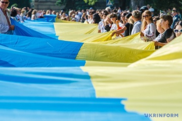 Over 60% of Ukrainians speak national language in daily life