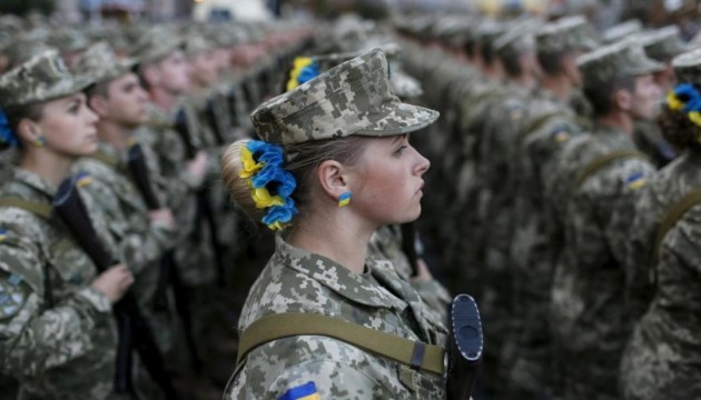 Zum ersten Mal werden auf Unabhängigkeitsparade Soldatenfrauen marschieren