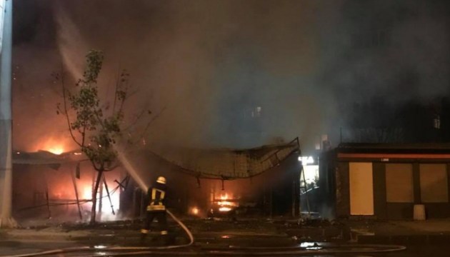 В Одессе пожар уничтожил семь магазинов В Одессе пожар уничтожил семь магазинов