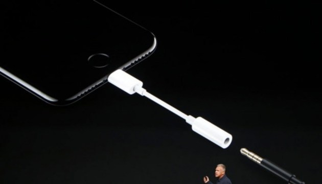 У комплекті із новим iPhone не буде перехідника для навушників 