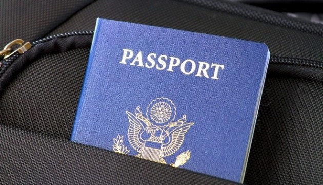 У США видали перший закордонний паспорт з позначкою Х-гендер