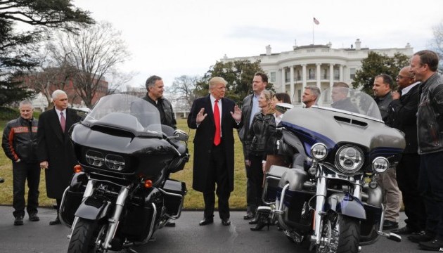 Трамп заявив, що байкери мають намір бойкотувати Harley-Davidson Трамп заявив, що байкери мають намір бойкотувати Harley-Davidson