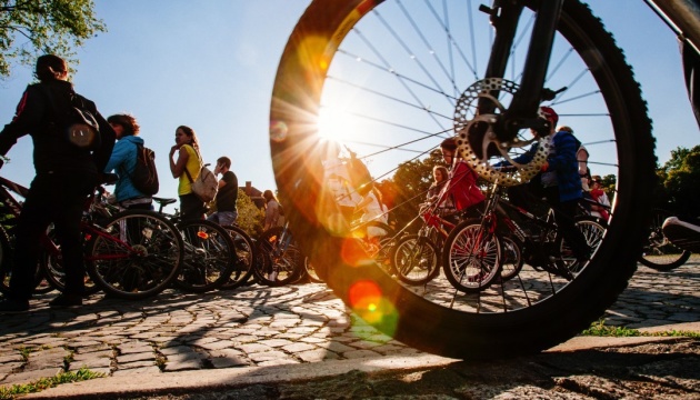 Велофест і парад ретроавтомобілів влаштують у Чернівцях 