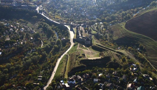 Travel video in sign language presented in Kamianets-Podilsky