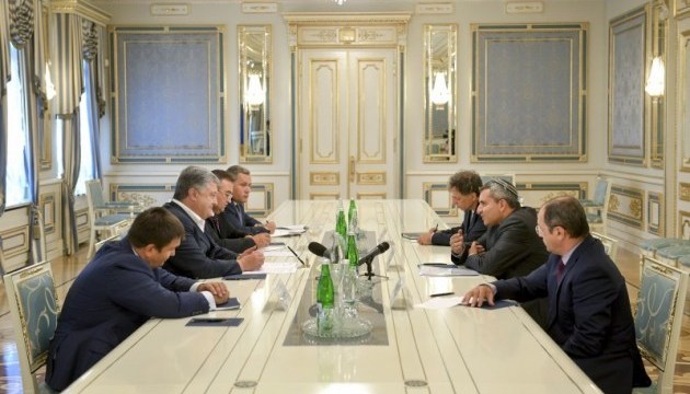 Poroshenko celebró una reunión con el ministro israelí sobre un Acuerdo de Libre Comercio y la exención de visados