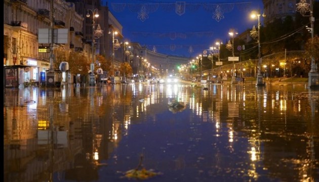 Torrential rain floods central streets in Kyiv 