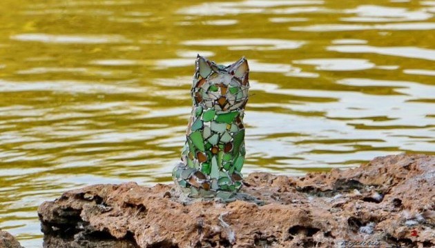 敖德萨游客可以看到彩色玻璃猫