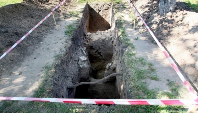 基辅佩彻尔斯克修道院展示了800年的防御墙遗迹 基辅佩彻尔斯克修道院展示了800年的防御墙遗迹