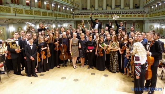Ukrainisches Jugendsymphonieorchester begeistert Berliner Publikum - Fotos. Video Ukrainisches Jugendsymphonieorchester begeistert Berliner Publikum - Fotos. Video