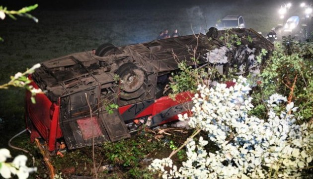 У Польщі автобус з українцями впав зі схилу, є жертви