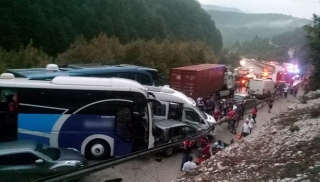 Масштабна ДТП із 30 авто у Туреччині - десятки постраждалих