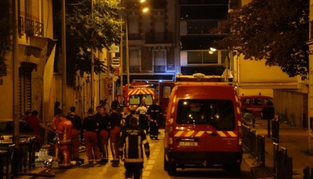 Пожежа у передмісті Парижа: понад 20 постраждалих