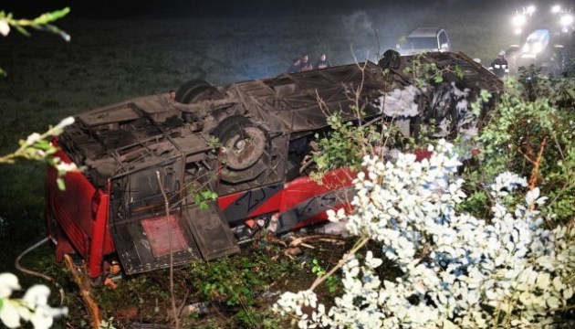 Accidente mortal con ucranianos: Arrestan al conductor de autobús por tres meses en Polonia 
