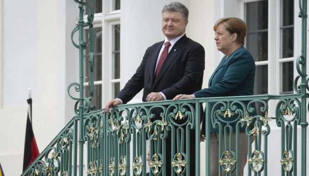 Порошенко анонсував візит Меркель до України