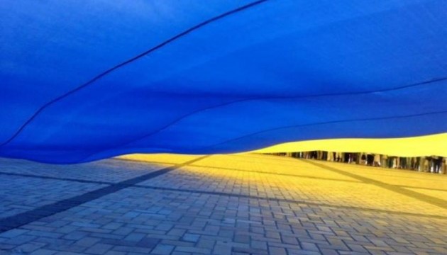 День Незалежності в Ужгороді: 100-метровий прапор через Уж і світанкова молитва