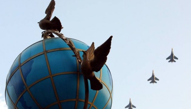 Equipo militar y aviones: Ensayo del desfile en Kyiv (Foto, Vídeo)