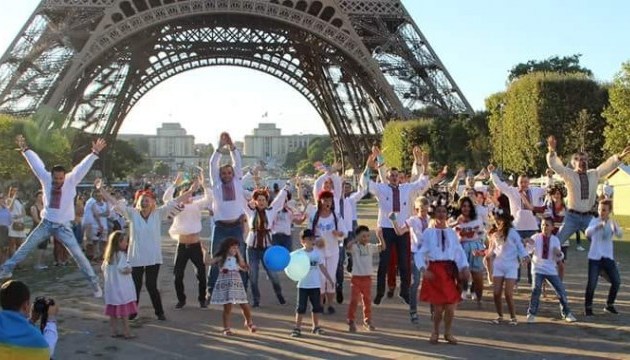 У Парижі під час пікніку зберуть допомогу для маленьких українців