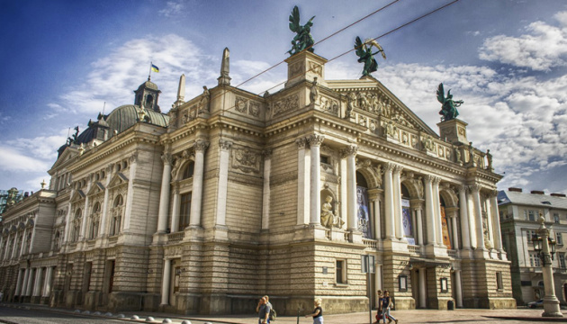 Львовская опера готовит три премьеры в один день