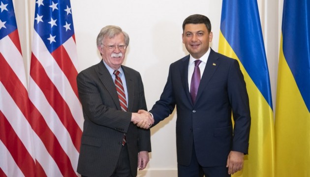 Гройсман у Києві зустрічається з радником Президента США Болтоном