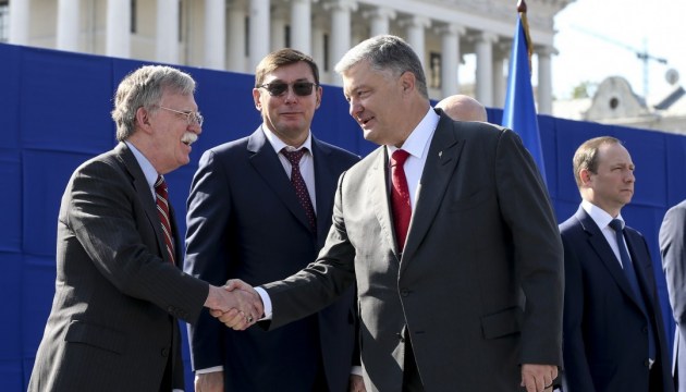 Poroshenko holding meeting with Bolton