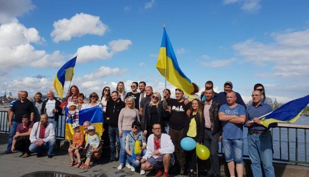 У Стокгольмі відбувся автопробіг, присвячений Дню Незалежності України