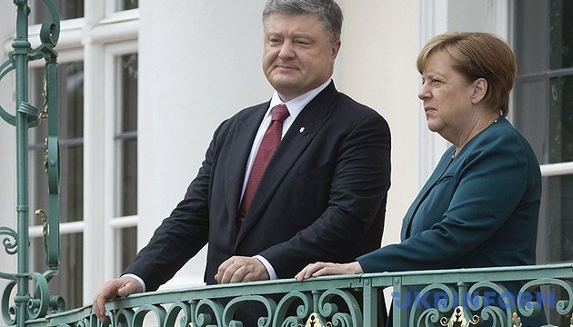 ポロシェンコ大統領とメルケル独首相電話会談　選挙、露拘束の捕虜、国連ミッションについて協議