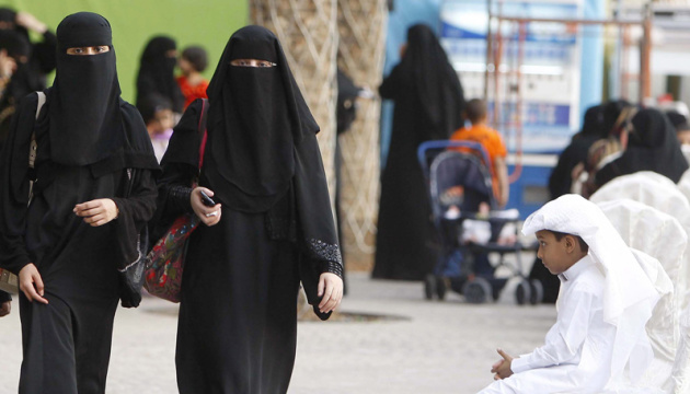 Саудівські жінки влаштували протест проти традиційного мусульманського одягу
