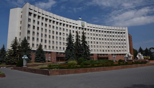 Ивано-Франковский облсовет хочет ограничить допуск людей на сессию Ивано-Франковский облсовет хочет ограничить допуск людей на сессию