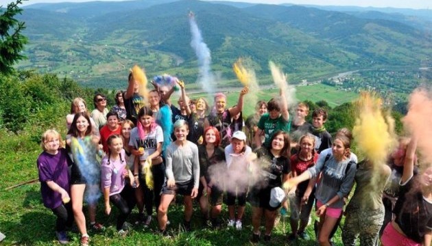 “笑对战争”：喀尔巴阡山接待顿巴斯度假儿童