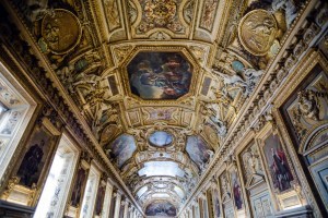 Лувр не відкрився в понеділок через страйк працівників