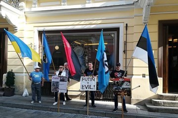 У Таллінні пікетували посольство РФ на підтримку Сенцова