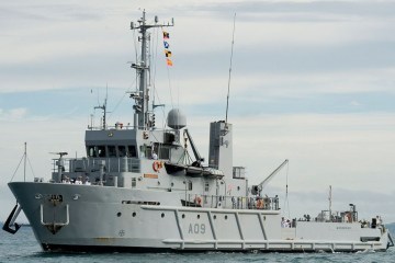 Подружжя з Австралії купило в інтернеті військовий корабель