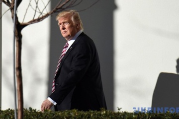 Трамп ввів надзвичайну ситуацію, щоб отримати $8,1 мільярда на “стіну”