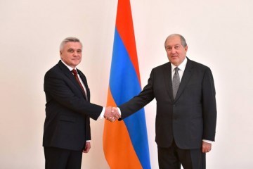 Украинский посол Литвин вручил верительные грамоты президенту Армении