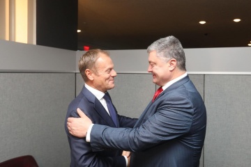 Туск пригласил Порошенко на встречу