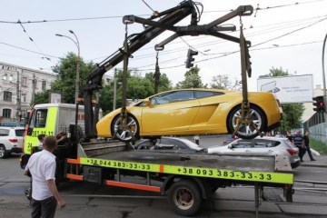 Нові правила паркування в дії: у центрі Києва почали евакуацію автівок