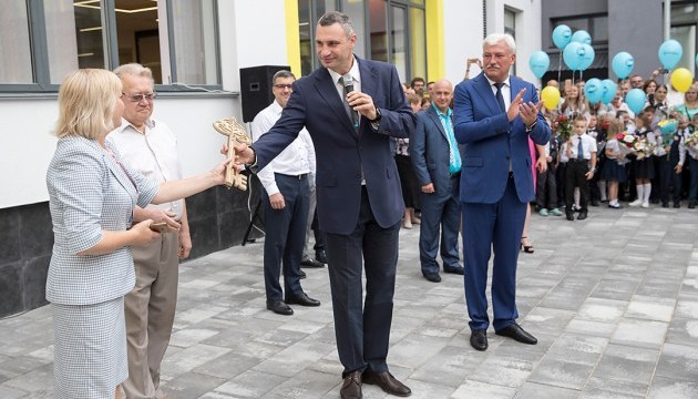Кличко відкрив нову надсучасну школу в Дарницькому районі Києва