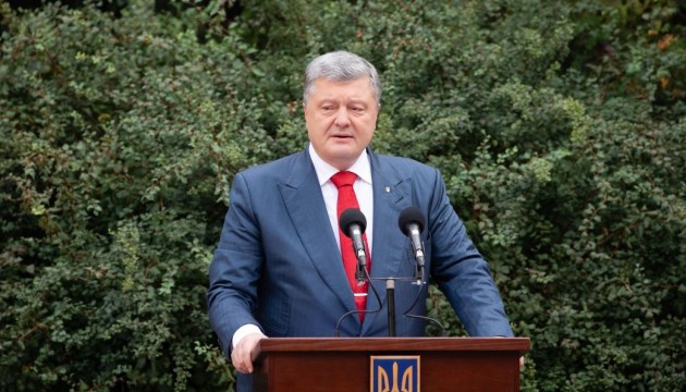 Порошенко сподівається, що завтра Рада розгляне зміни до Конституції щодо ЄС і НАТО