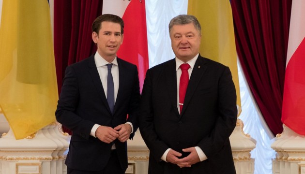 Poroshenko mantiene conversaciones con el canciller de Austria