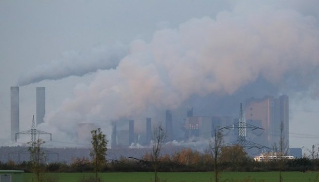 Umweltverschmutzung in Armjansk: Russische Truppen beschädigen Abfallbecken des Titanwerkes