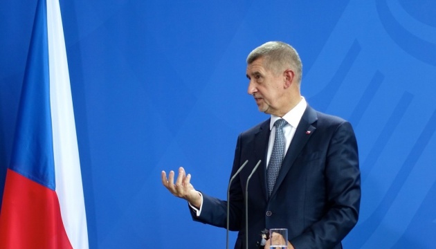 Чеський прем’єр відмовляється йти у відставку через “кримський відпочинок” сина