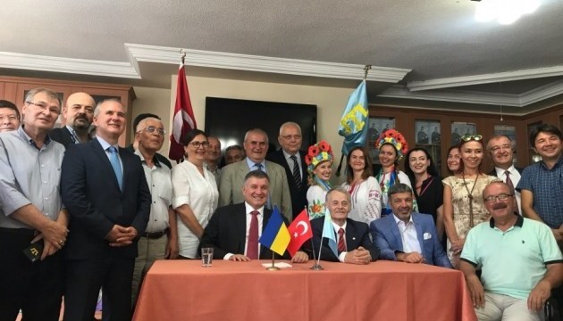 Avakov, Dzhemilev met with Crimean Tatar and Ukrainian communities of Turkey

