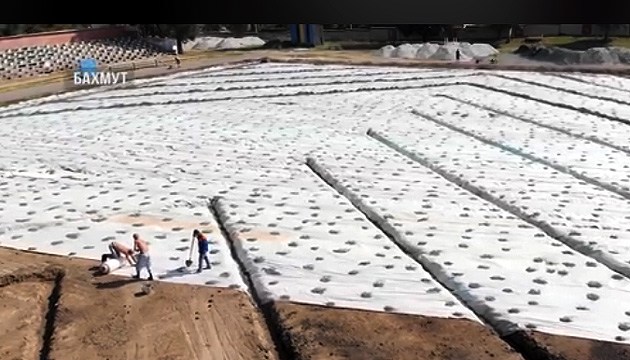 У Бахмуті на базі вищого училища олімпійського резерву облаштовують футбольне поле