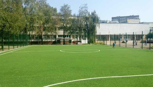 У Києві провели реконструкцію 28 шкільних футбольних полів