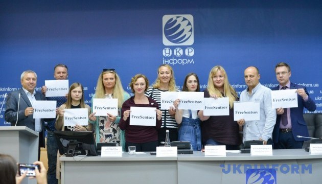 Результаты Всеукраинского флешмоба в поддержку Олега Сенцова и других пленников Кремля Результаты Всеукраинского флешмоба в поддержку Олега Сенцова и других пленников Кремля