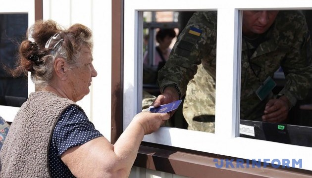 Окупанти штучно створюють черги в районі КПВВ «Станиця Луганська» і поширюють фейки про карантин
